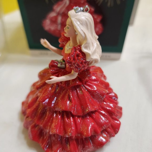 Hallmark Keepsake 1996 Club Edition BARBIE Christmas Ornament based on 1998 Doll - Picture 5 of 15